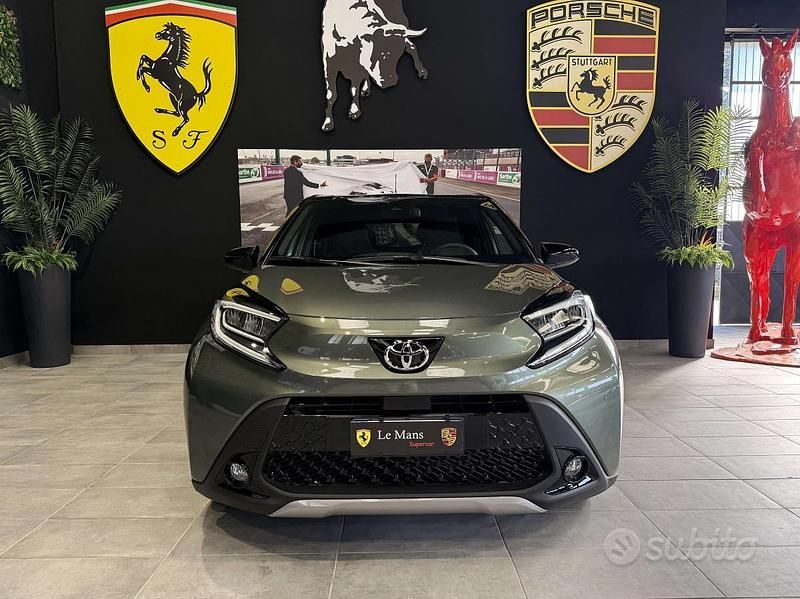 Usata Toyota Aygo X Lounge 72 CV (52 kW) 2024 Terragon and black SUV