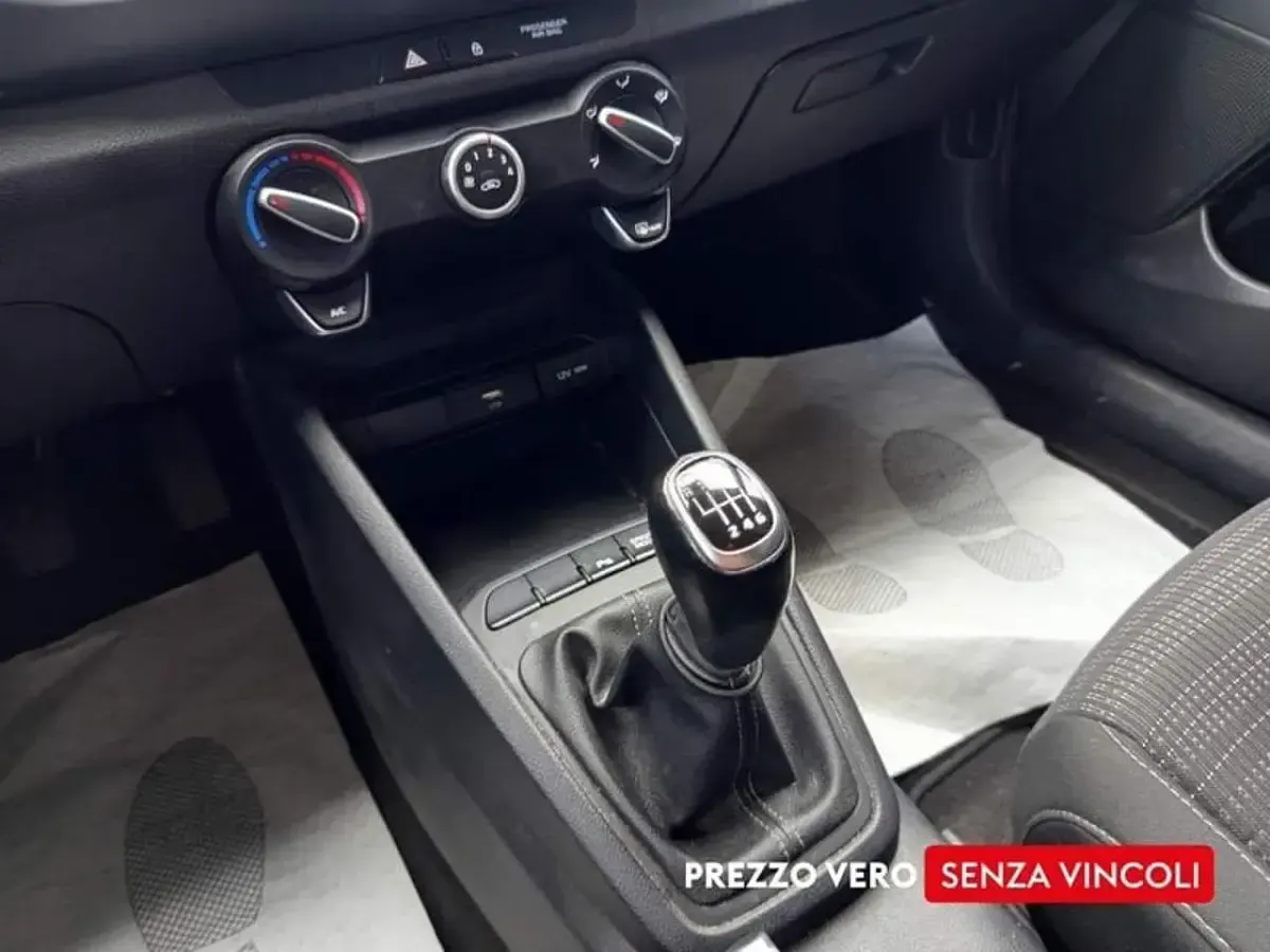 Usata Kia Stonic Style 100 CV (73 kW) 2022 Rosso SUV