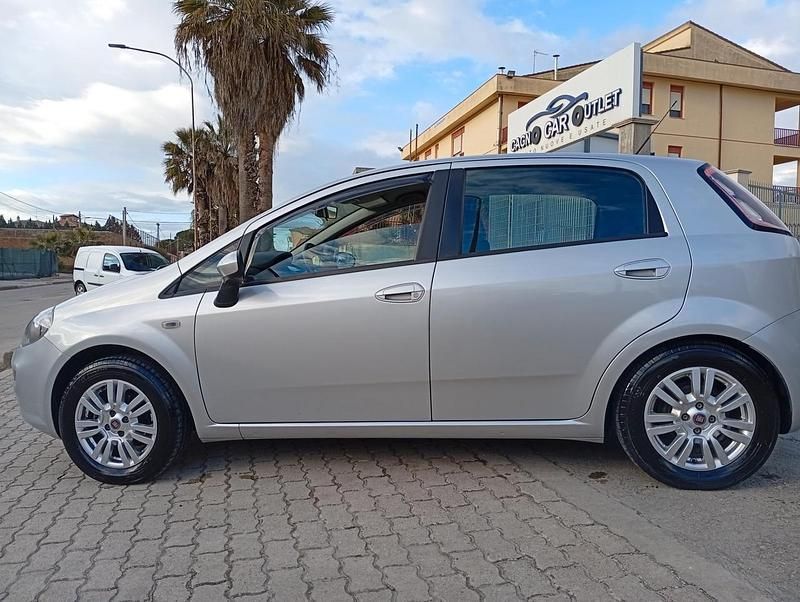 Usata Fiat Punto Lounge 75 CV (55 kW) 2014 Grigio Utilitaria