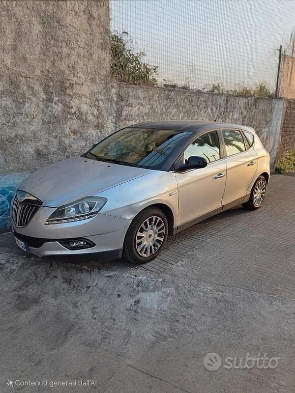 Usata Lancia Delta 120 CV (88 kW) 2010 Grigio Utilitaria