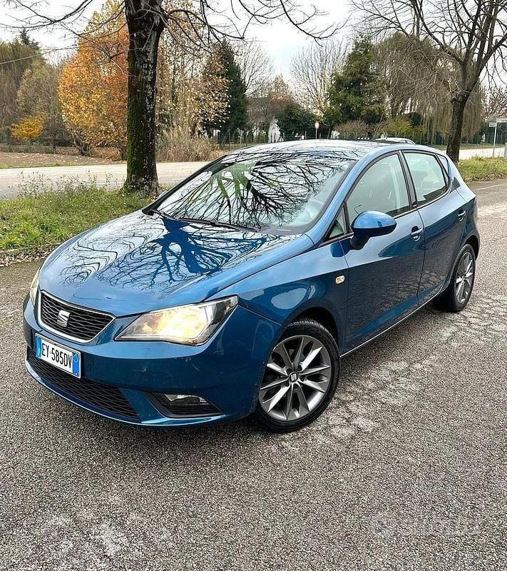 Blu Usata 2014 Seat Ibiza Tre volumi | 6700 € (Buon prezzo) - Immagine 1/4