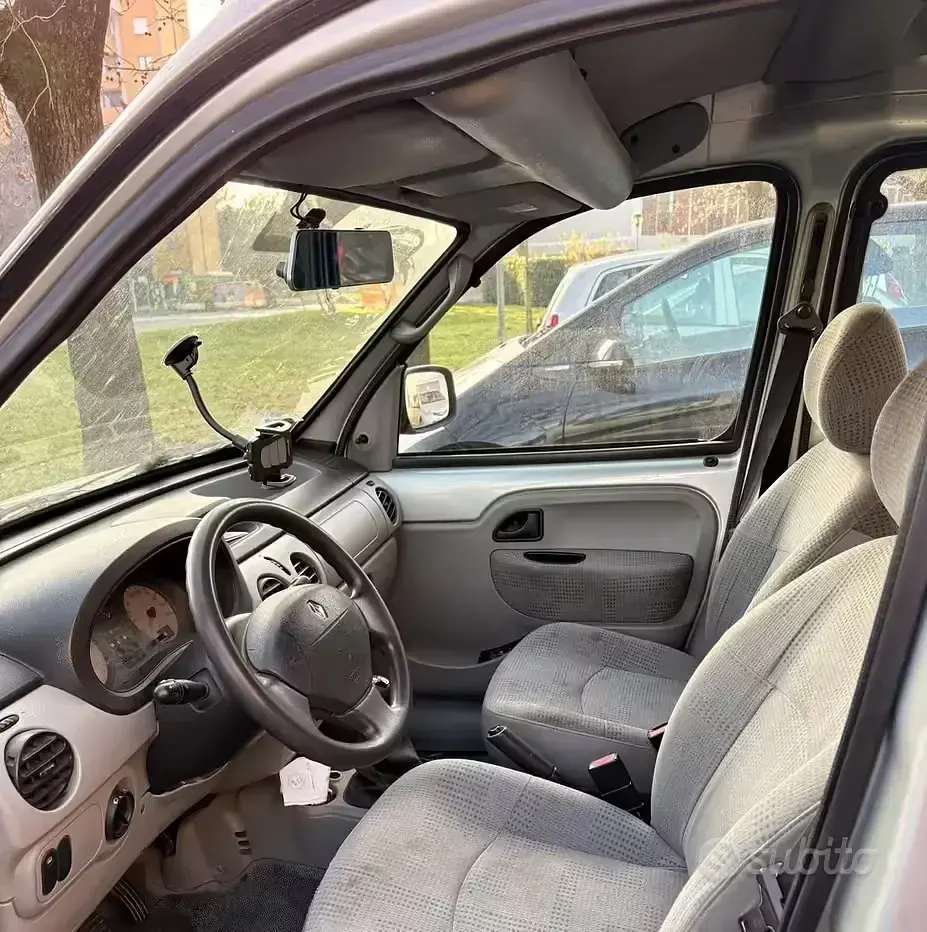 Usata Renault Kangoo 58 CV (42 kW) 2004 Grigio Monovolume