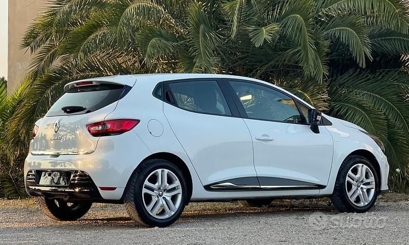 Second-hand Renault Clio IV LIMITED 75 CP (55 kW) 2018 Alb Berlinǎ