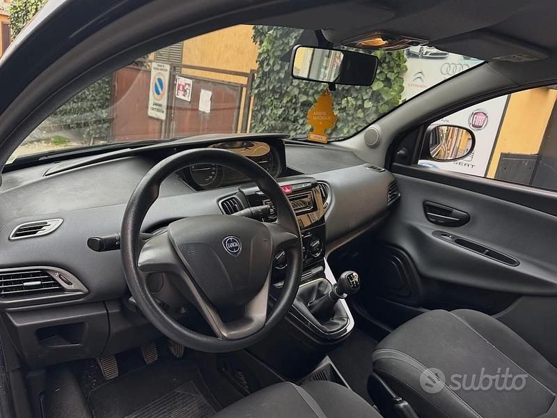 Usata Lancia Ypsilon 69 CV (50 kW) 2017 Nero Utilitaria