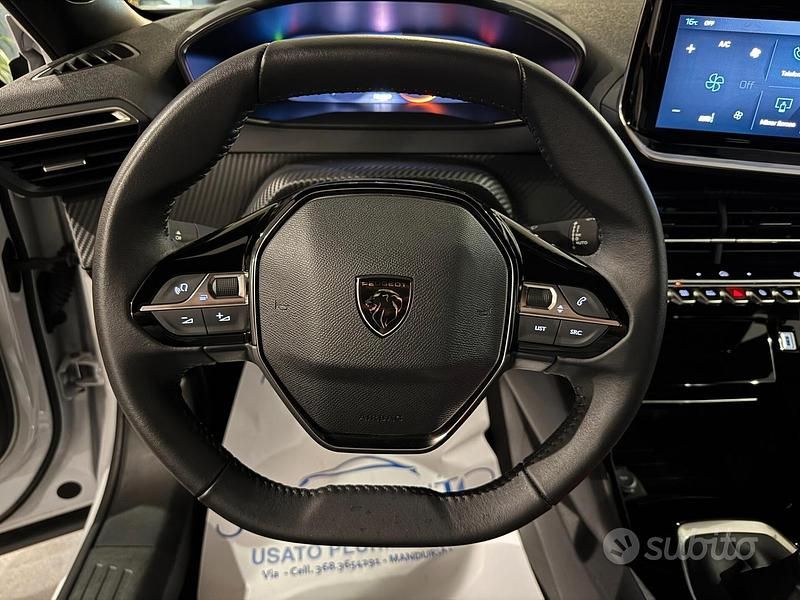 Usata Peugeot 2008 Allure 101 CV (74 kW) 2025 Bianco SUV