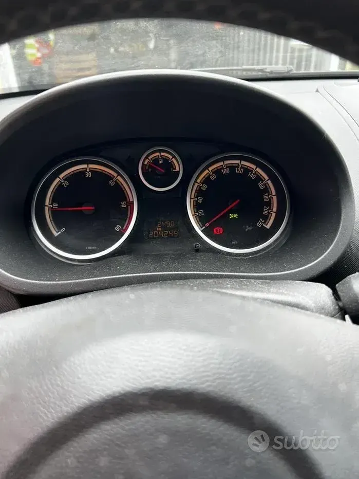 Usata Opel Corsa 75 CV (55 kW) 2012 Bianco Utilitaria