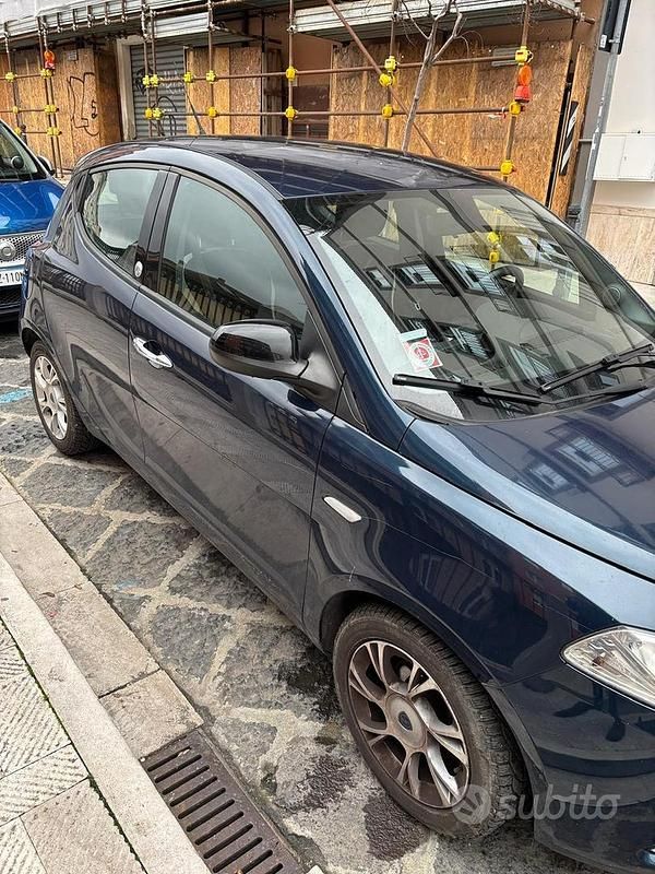 Usata Lancia Ypsilon Silver 69 CV (50 kW) 2016 Blu Utilitaria