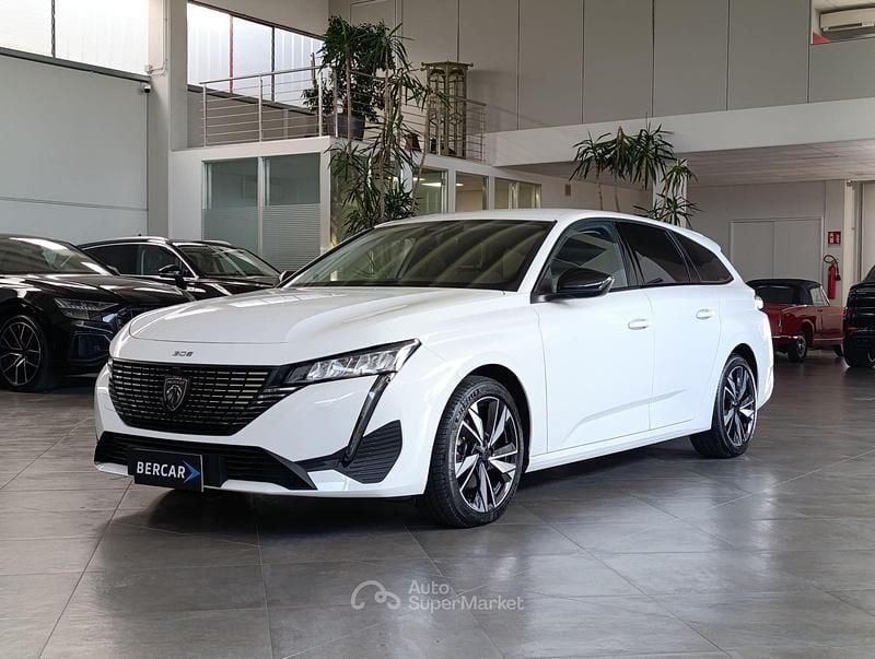 Bianco Nuova 2025 Peugeot 308 Allure Station wagon | 25.400 € (Ottimo prezzo) - Immagine 1/4