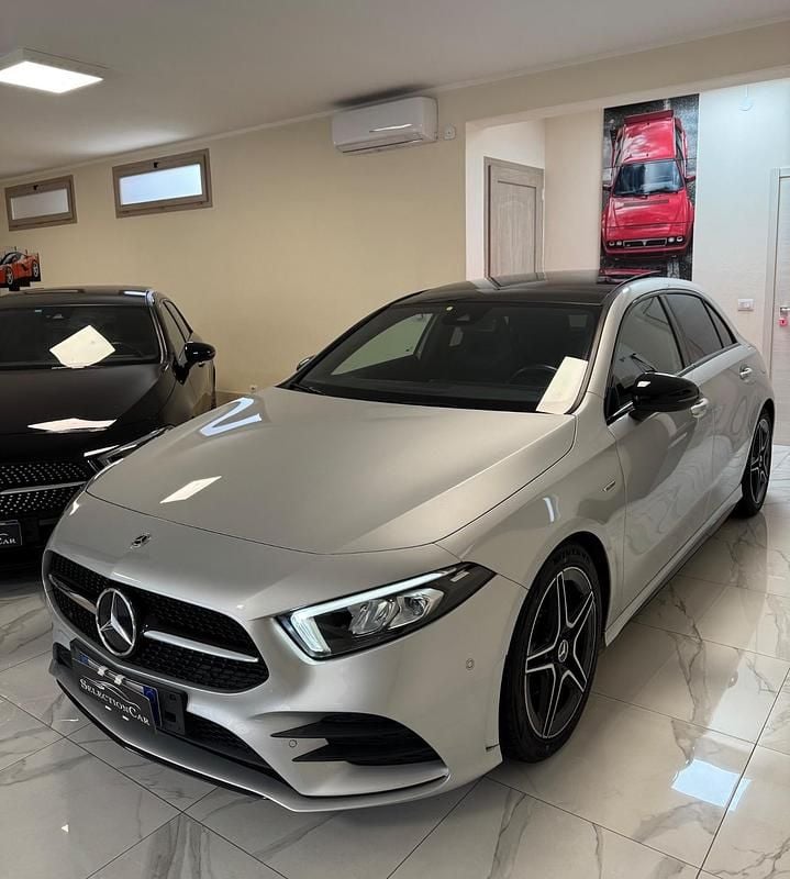 Usata Mercedes A180 Premium 116 CV (85 kW) 2022 Argento Berlina