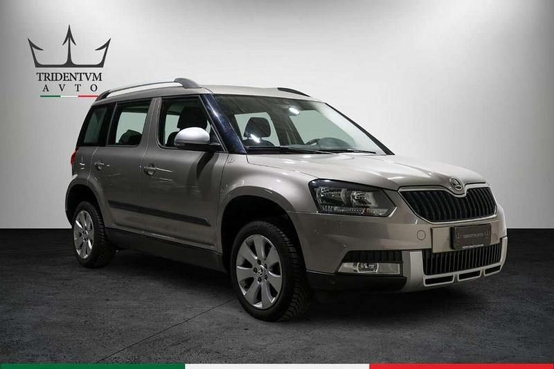 Usata Skoda Yeti Outdoor Elegance 110 CV (80 kW) 2014 Grigio SUV