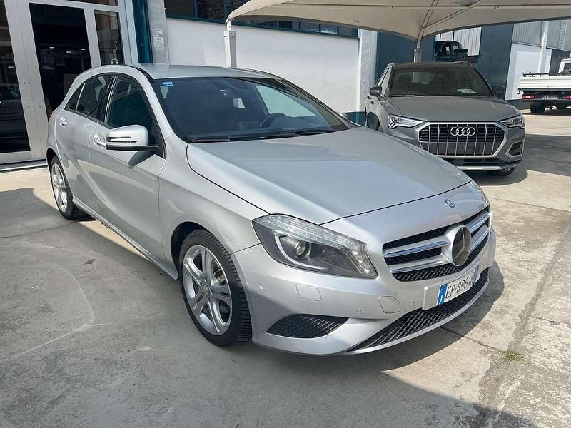 Usata Mercedes A200 136 CV (100 kW) 2013 Argento Berlina