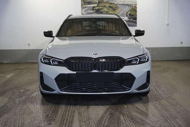 Usata BMW 320 M Sport 184 CV (135 kW) 2023 Grigio pastello Station wagon
