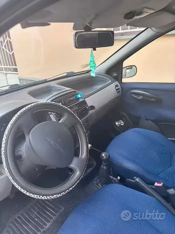 Usata Fiat Punto 60 CV (44 kW) 2001 Verde Utilitaria