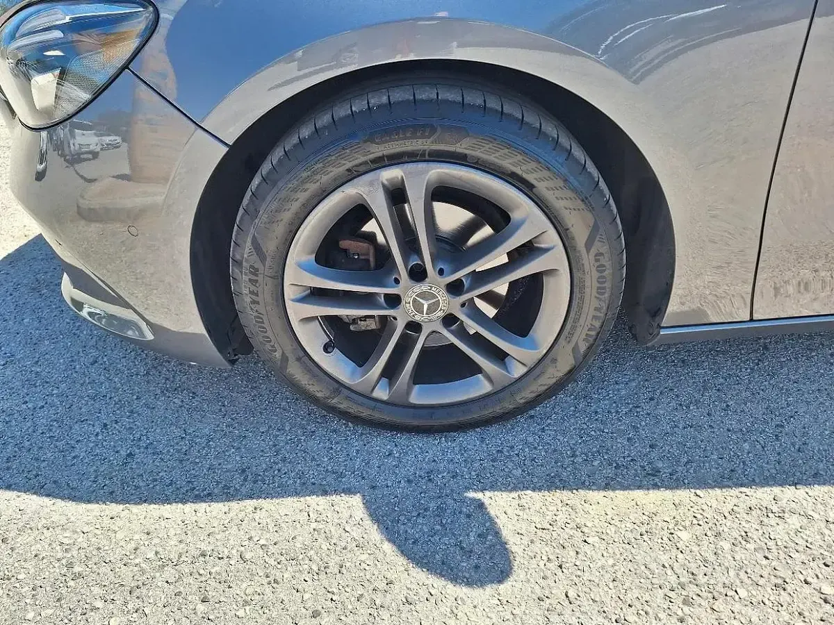 Usata Mercedes B180 Elegance 116 CV (85 kW) 2019 Grigio Utilitaria