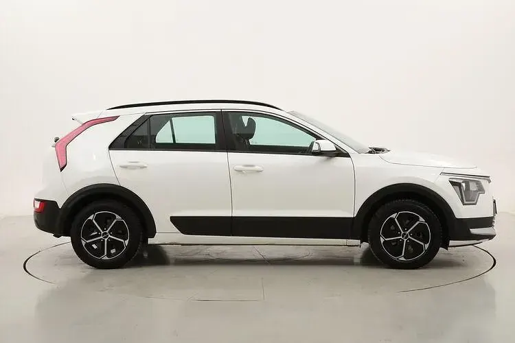 Begagnad Kia Niro 141 HK (103 kW) 2023 Vit SUV
