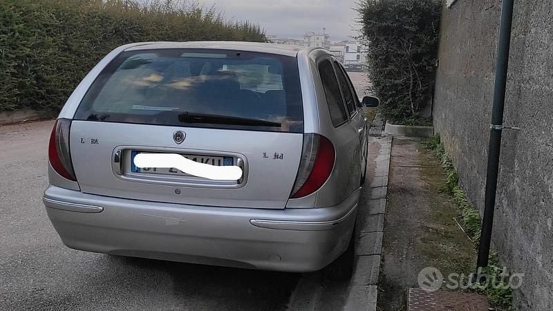 Usata Lancia Lybra 110 CV (80 kW) 2000 Grigio Station wagon