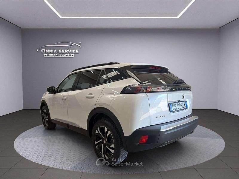 Usata Peugeot 2008 Allure 131 CV (96 kW) 2022 Bianco SUV