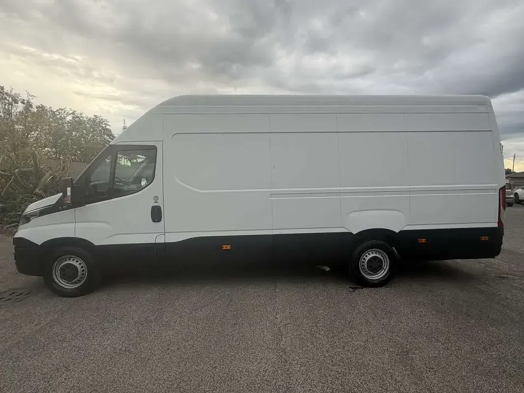 Usata Iveco Daily 145 CV (106 kW) 2015 Bianco Furgone