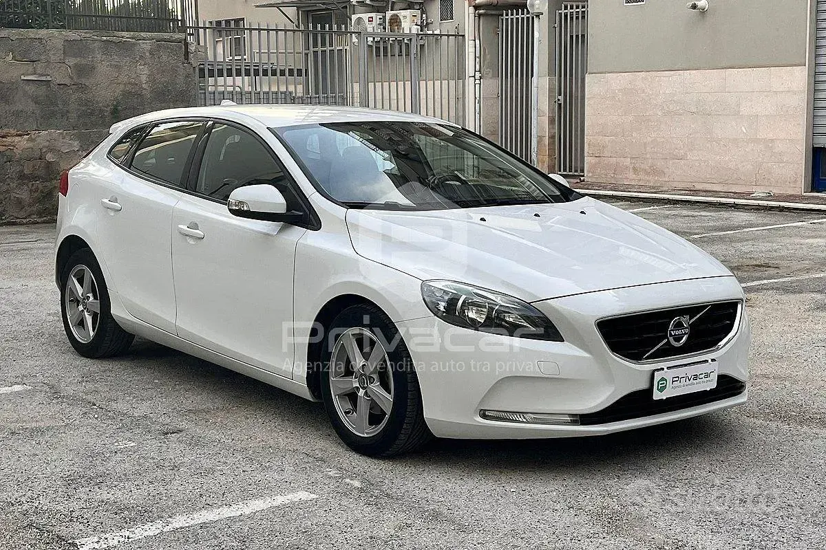 Usata Volvo V40 Business Edition 115 CV (84 kW) 2014 Bianco Utilitaria