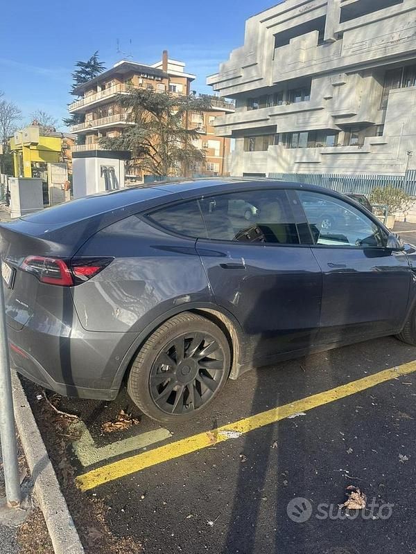 Usata Tesla Model Y Long Range AWD 378 kW (514 CV) 2021 Grigio SUV