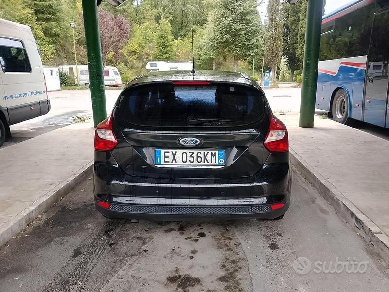 Usata Ford Focus 115 CV (84 kW) 2011 Nero Berlina