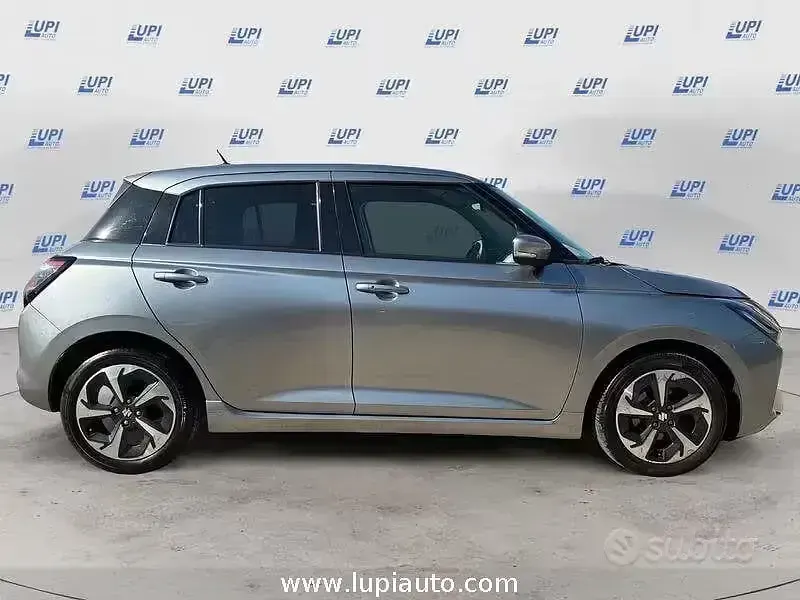 Usata Suzuki Swift 83 CV (61 kW) 2024 Grigio Utilitaria