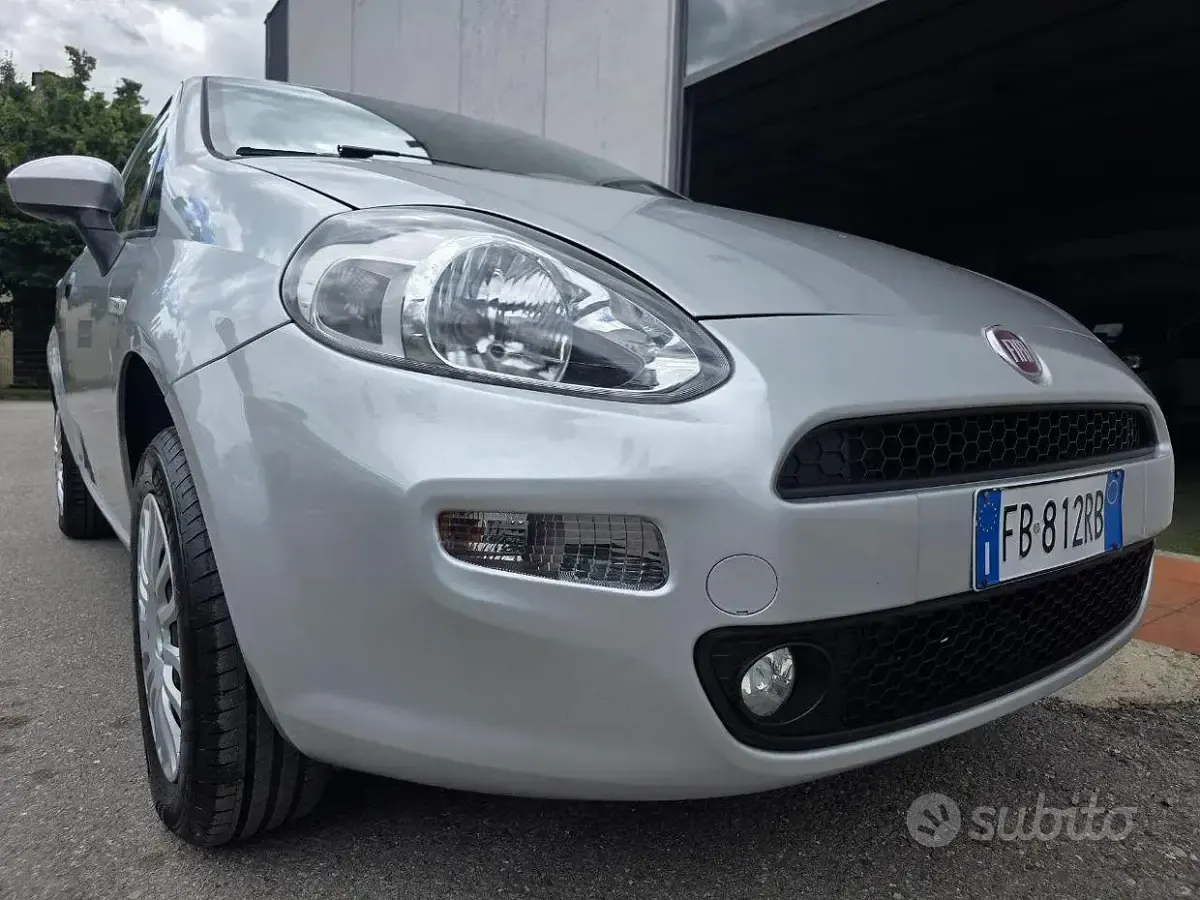 Gebraucht Fiat Punto Street 77 PS (56 kW) 2016 Grau Kleinwagen