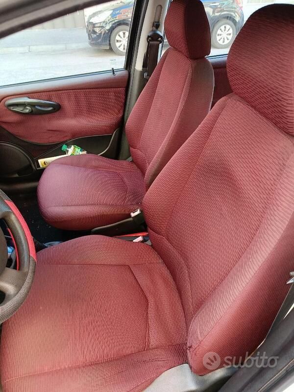 Usata Fiat Punto 60 CV (44 kW) 2001 Nero Utilitaria