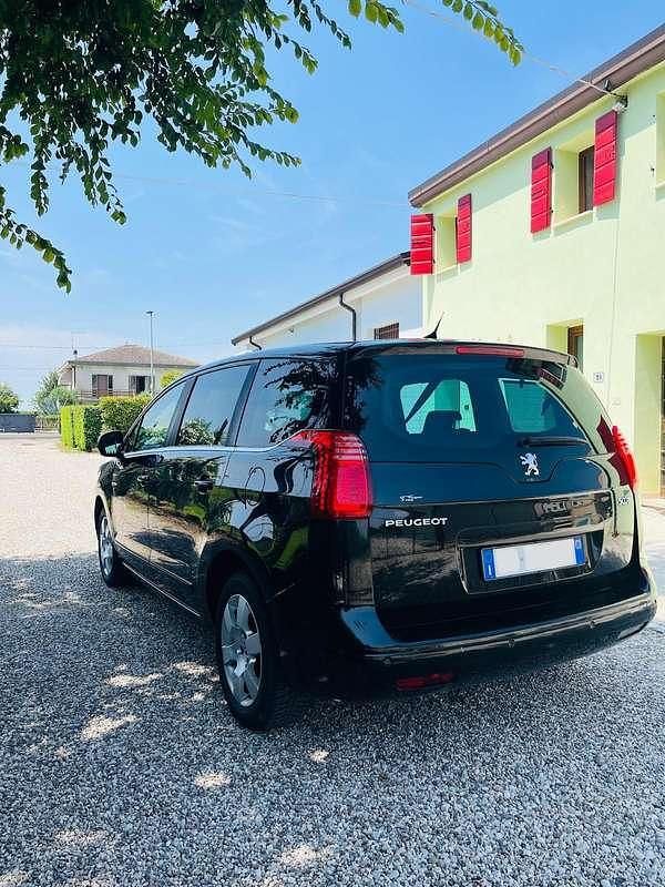 Usata Peugeot 5008 Access 115 CV (84 kW) 2013 Nero Monovolume