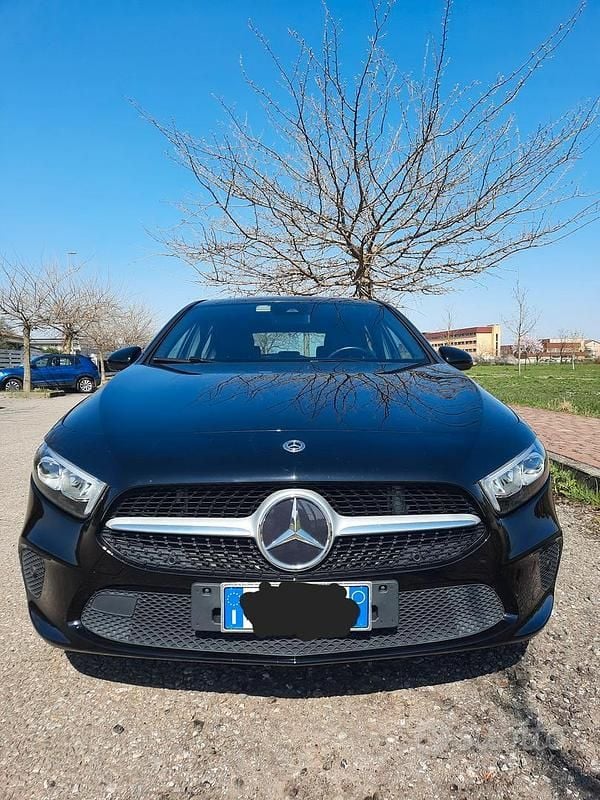 Gebraucht Mercedes A180 136 PS (100 kW) 2020 Schwarz Limousine
