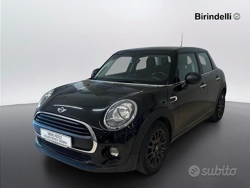 Begagnad Mini ONE 75 HK (55 kW) 2017 Svart Halvkombi