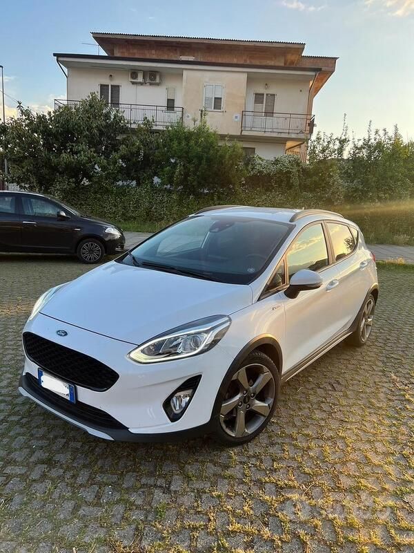 Usata Ford Fiesta Active 120 CV (88 kW) 2018 Bianco Utilitaria