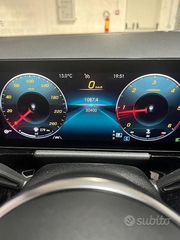 Usata Mercedes GLA200 150 CV (110 kW) 2023 Nero SUV