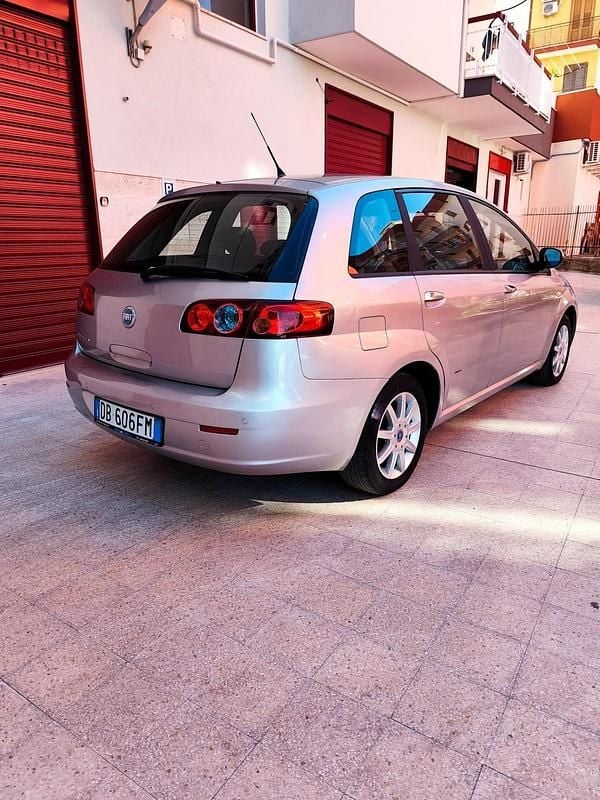 Usata Fiat Croma Dynamic 140 CV (102 kW) 2006 Argento Station wagon