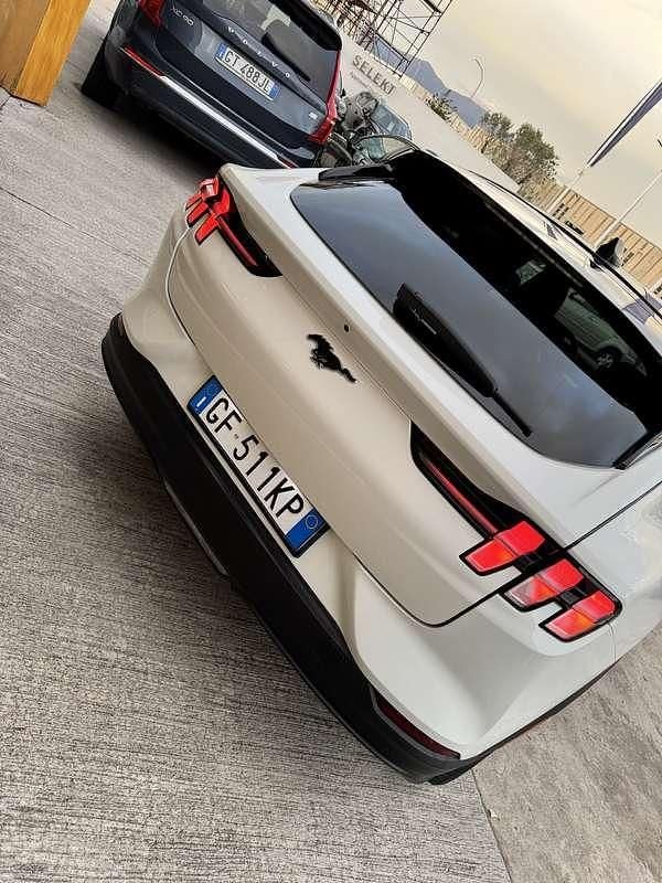 Usata Ford Mustang Mach-E Extended Range 202 kW (276 CV) 2021 Bianco SUV
