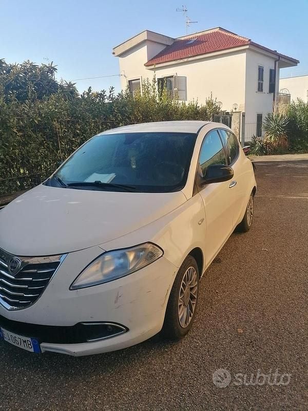 Usata Lancia Ypsilon 2011 Bianco Utilitaria