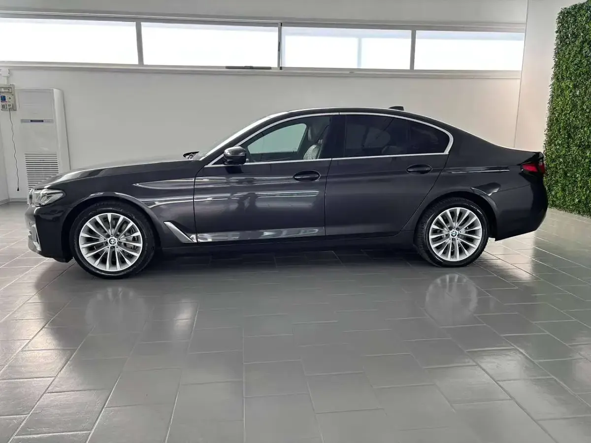 Usata BMW 530 Luxury Line 249 CV (183 kW) 2022 Sophisto grey Berlina