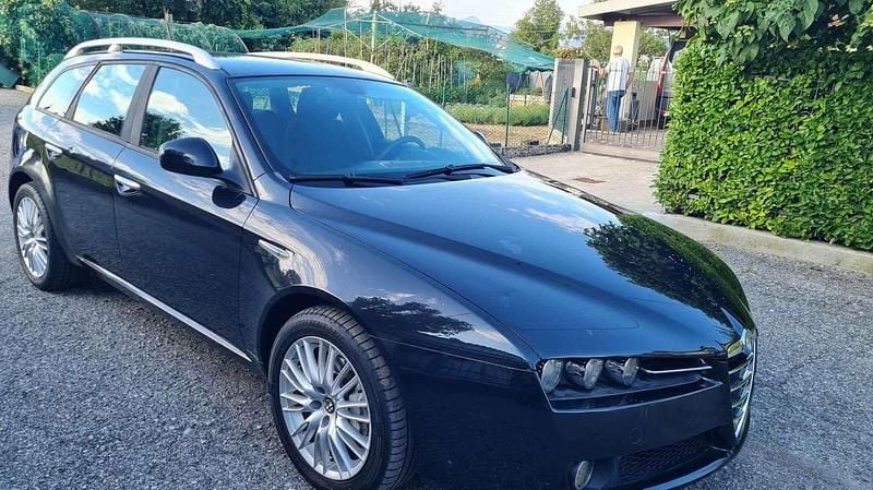 Nero perlato Usata 2010 Alfa Romeo 159 Distinctive Station wagon | 5000 € (Buon prezzo) - Immagine 1/4
