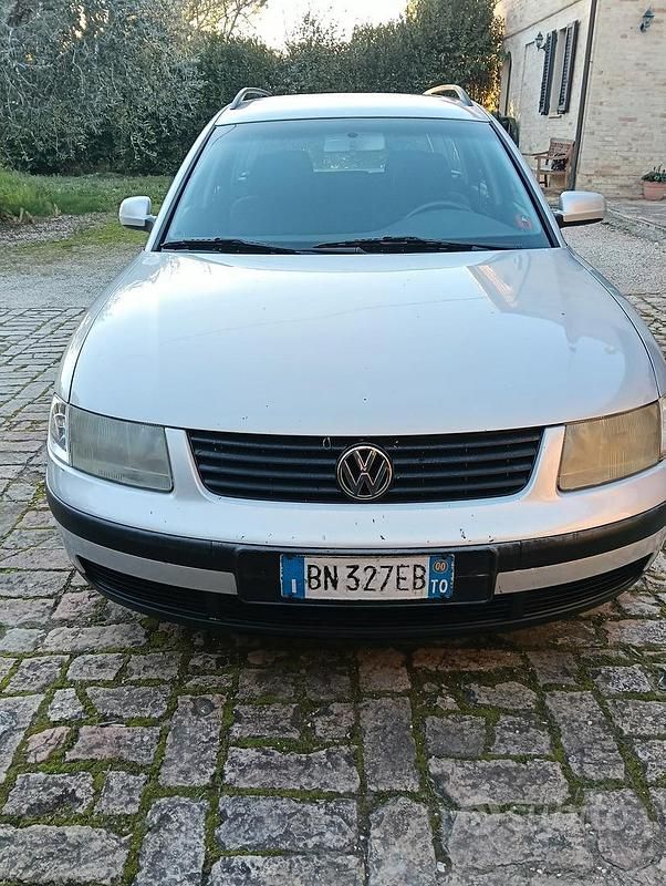 Usata VW Passat 125 CV (91 kW) 2000 Grigio Station wagon