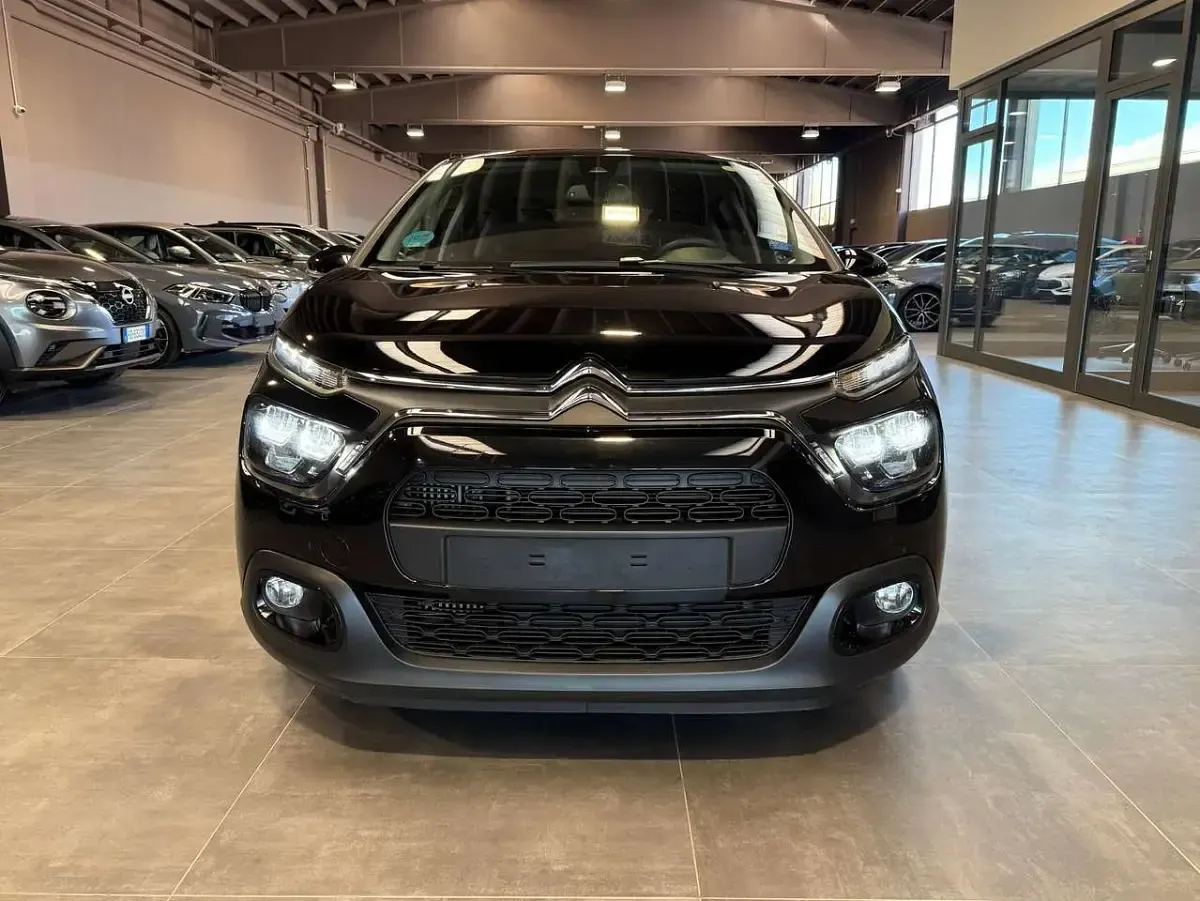 Usata Citroën C3 PureTech 110 CV (80 kW) 2024 Nero metallizzato Berlina