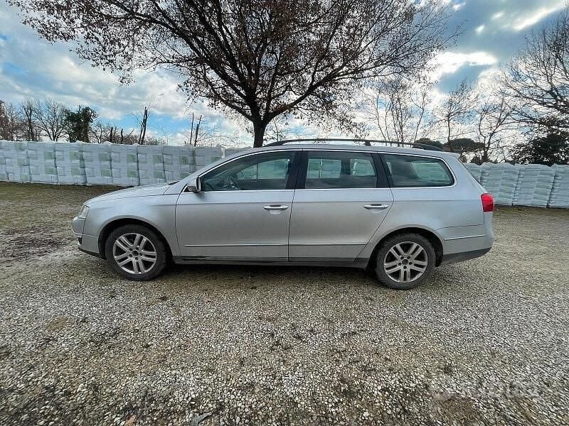 Usata VW Passat 104 CV (76 kW) 2006 Grigio Station wagon