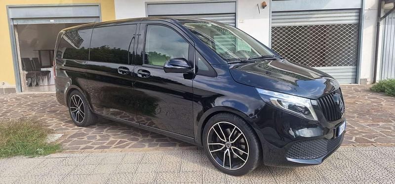 Usata Mercedes 300 Premium 239 CV (175 kW) 2023 Monovolume