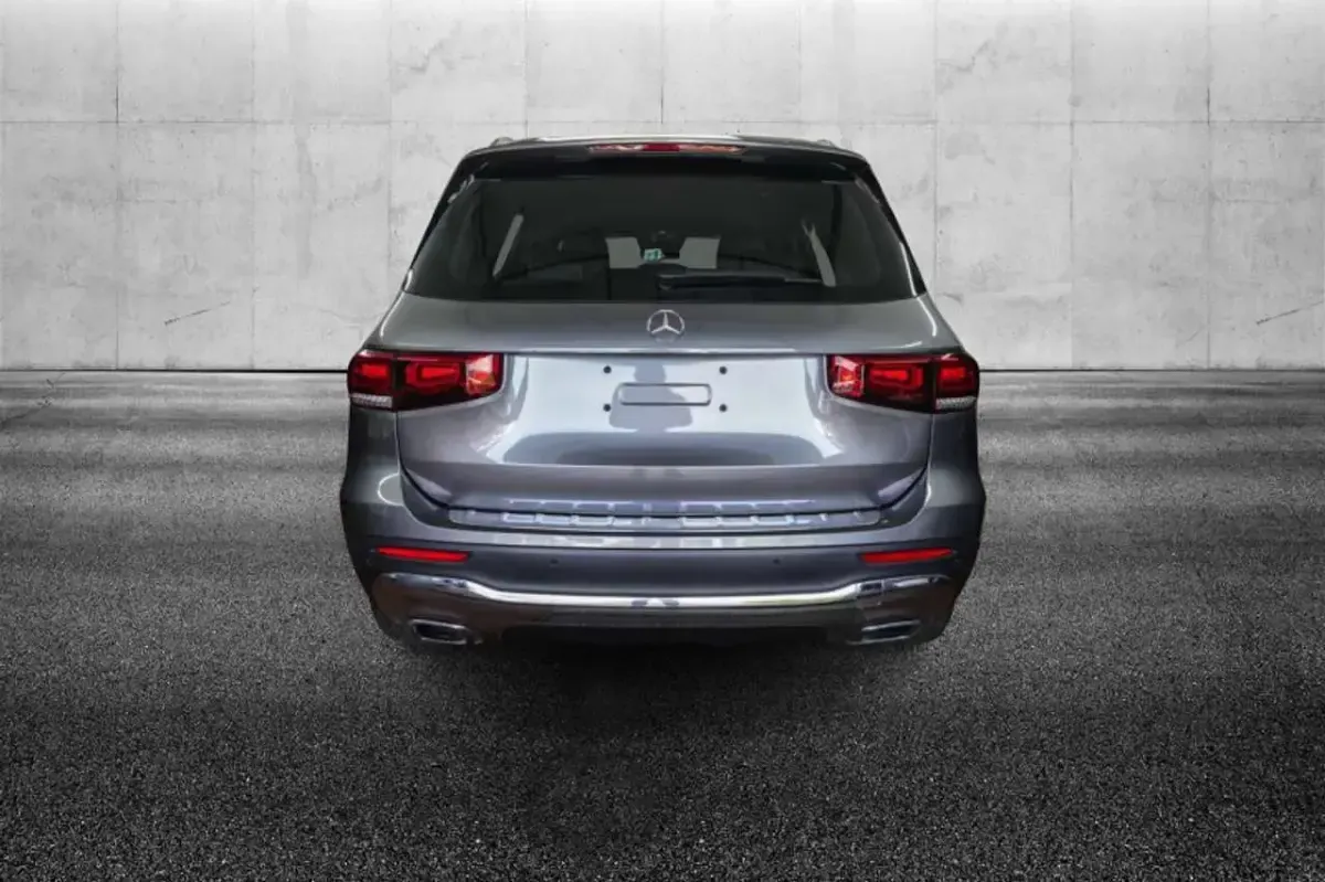Usata Mercedes GLB180 116 CV (85 kW) 2023 Grigio SUV