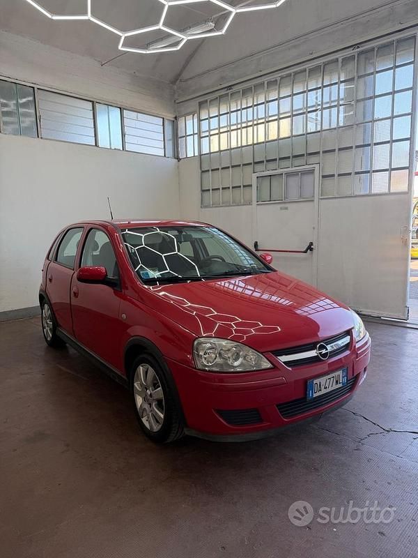 Usata Opel Corsa 80 CV (58 kW) 2006 Rosso Utilitaria