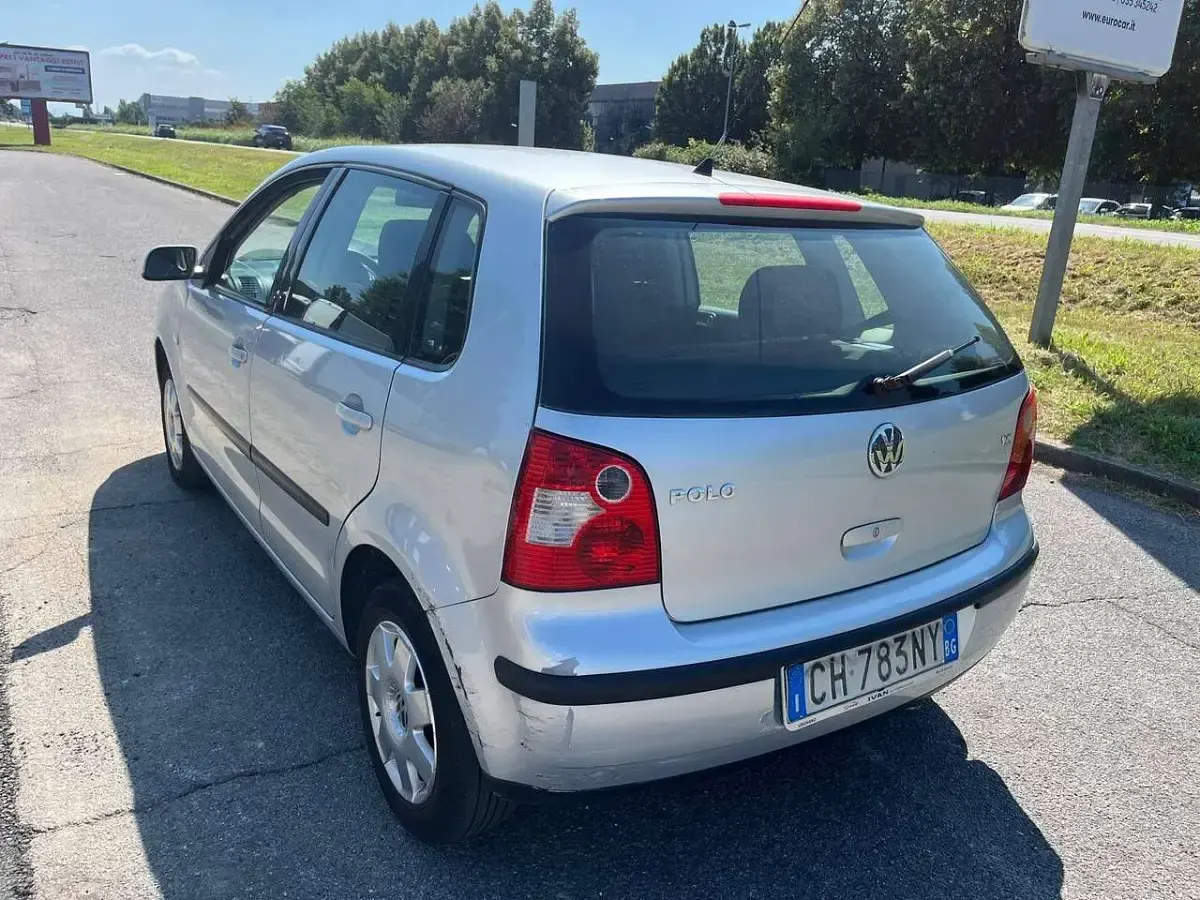 Usata VW Polo Comfortline 75 CV (55 kW) 2003 Argento Berlina