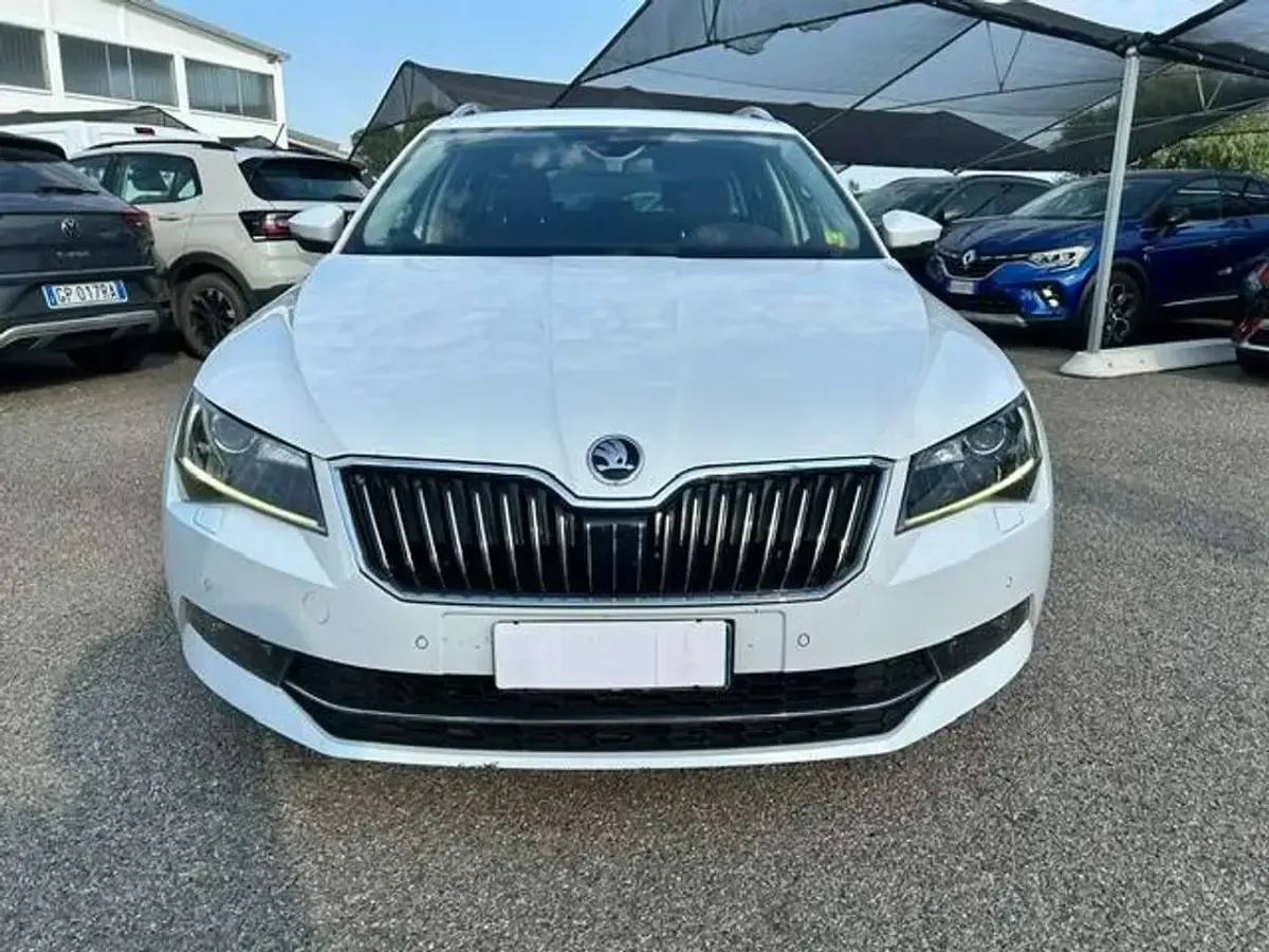 Usata Skoda Superb Style 150 CV (110 kW) 2015 Bianco Station wagon