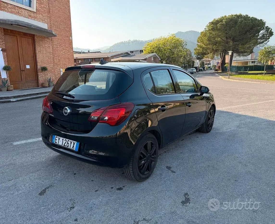 Usata Opel Corsa 69 CV (50 kW) 2015 Nero Utilitaria