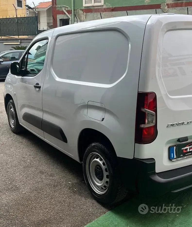 Usata Fiat Doblò 102 CV (75 kW) 2023 Bianco Monovolume