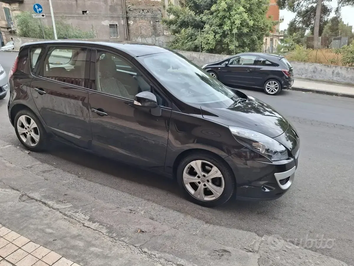 Usata Renault Scenic E-Tech Dynamique 110 CV (80 kW) 2009 Nero Monovolume
