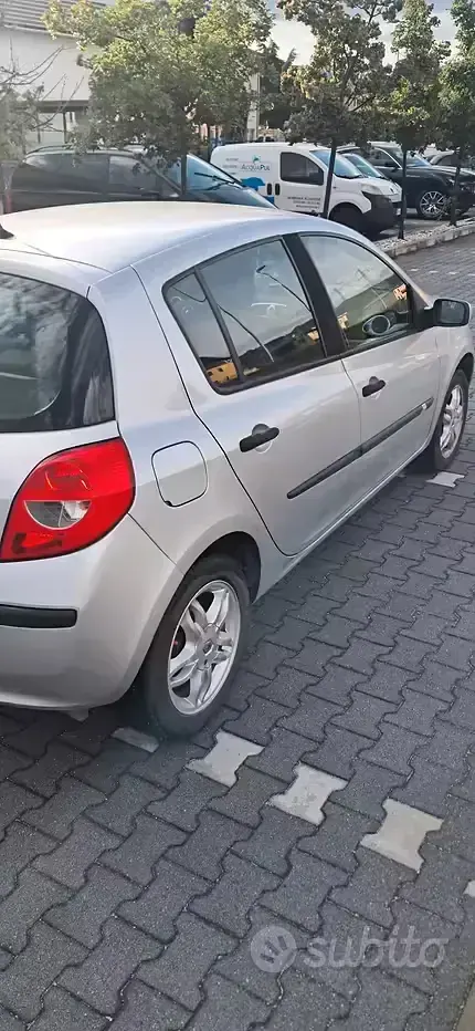 Usata Renault Clio III 75 CV (55 kW) 2006 Grigio Berlina